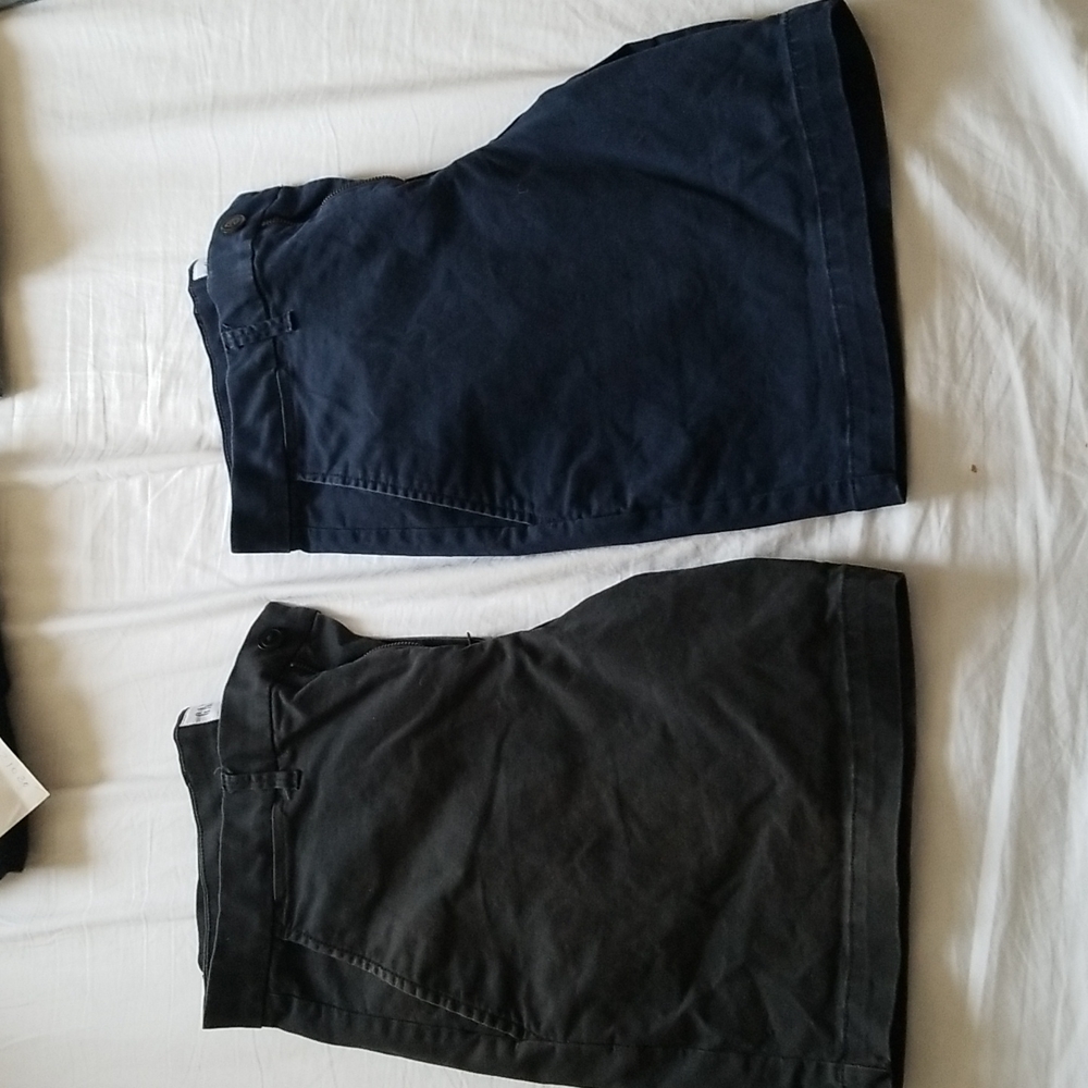 Gap men shorts. Size 32.  Set of 2. Navy blue and Gray